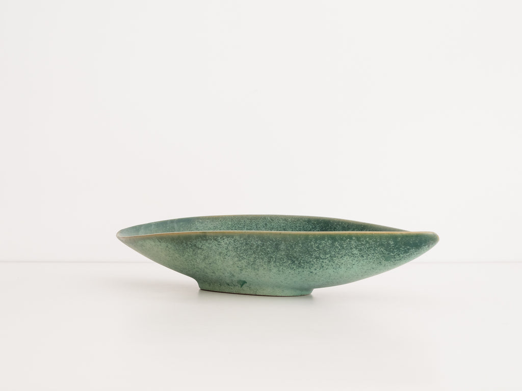 Centro de Mesa de Cerâmica em Formato Navete