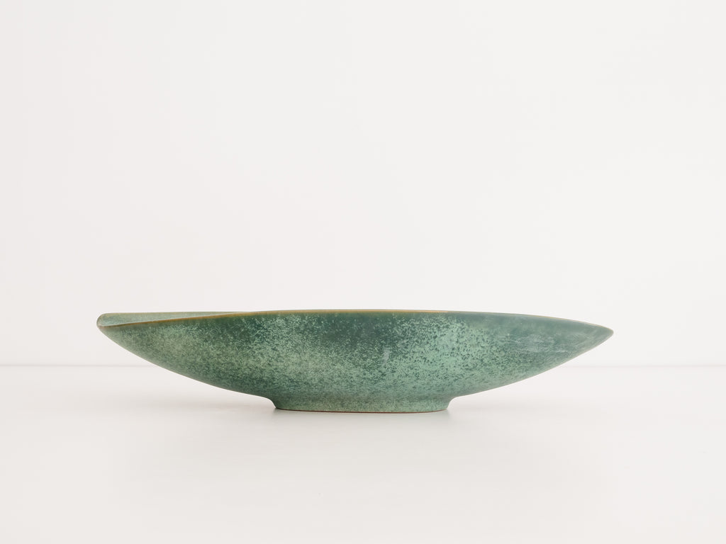 Centro de Mesa de Cerâmica em Formato Navete