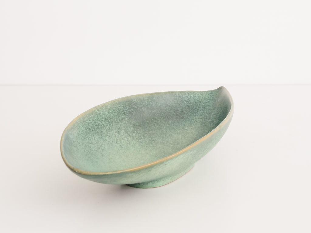 Centro de Mesa de Cerâmica em Formato Navete