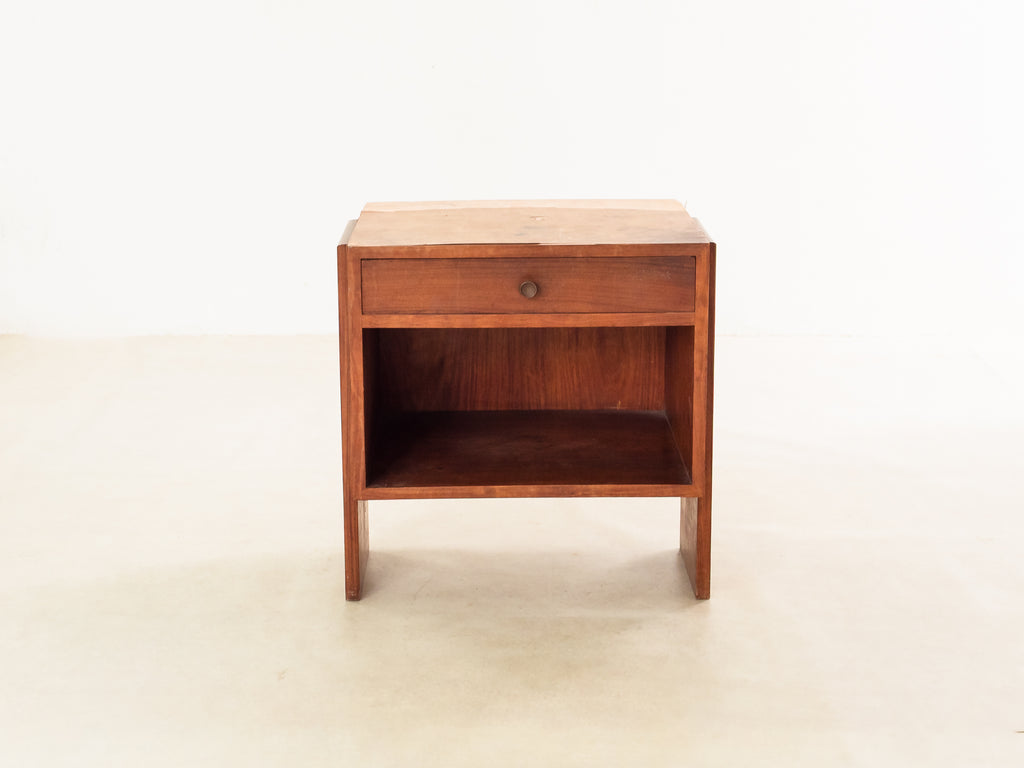Mesa de Cabeceira em Perobinha