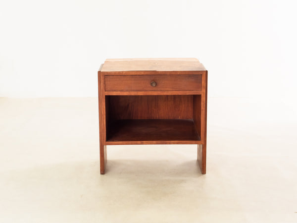 Mesa de Cabeceira em Perobinha