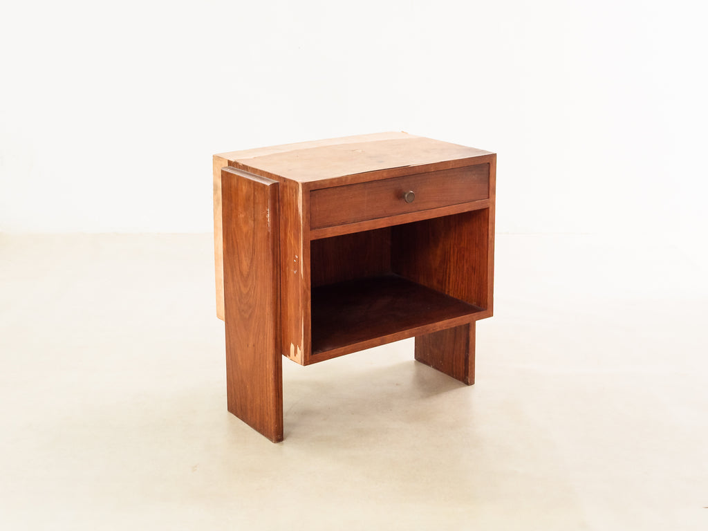 Mesa de Cabeceira em Perobinha