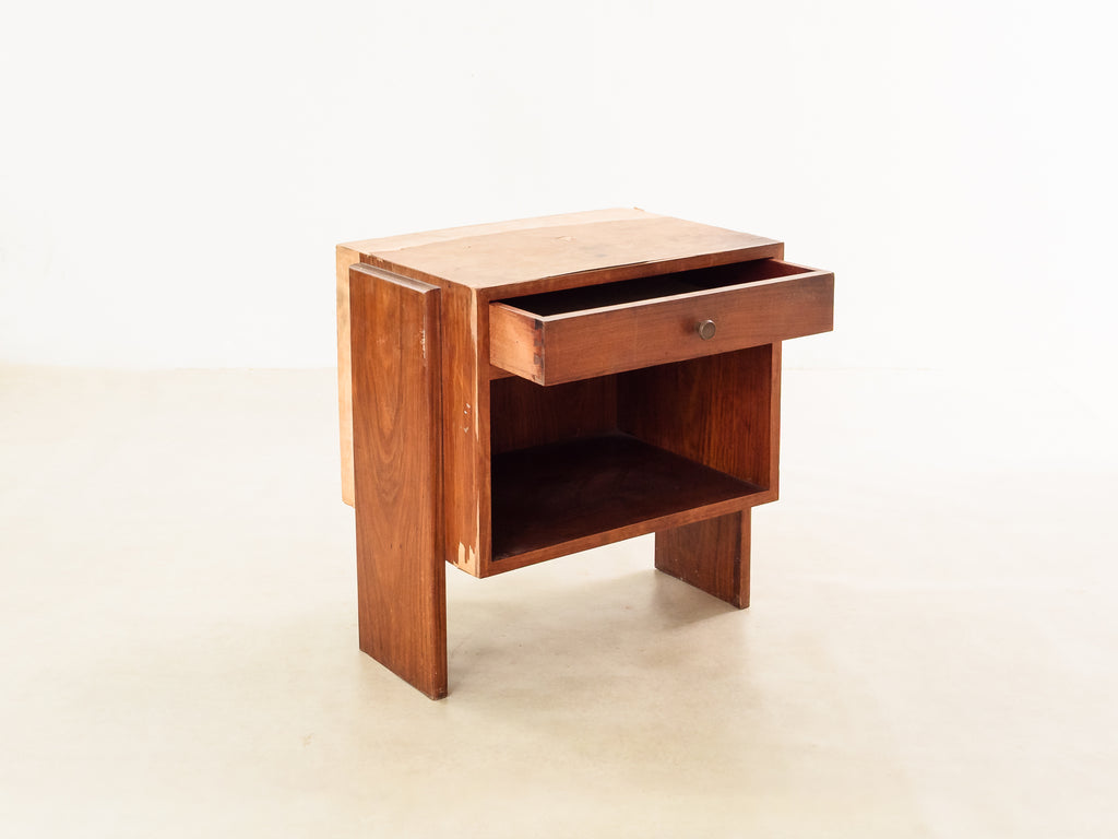 Mesa de Cabeceira em Perobinha