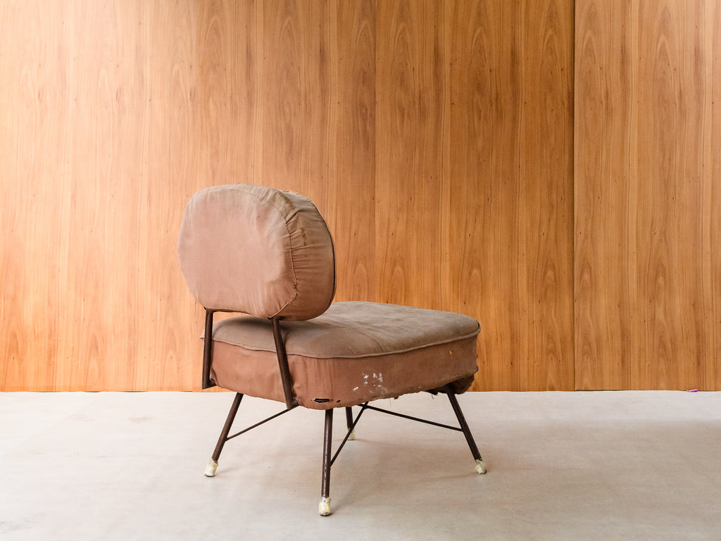 Poltrona em Ferro Esmaltado com Encosto Oval