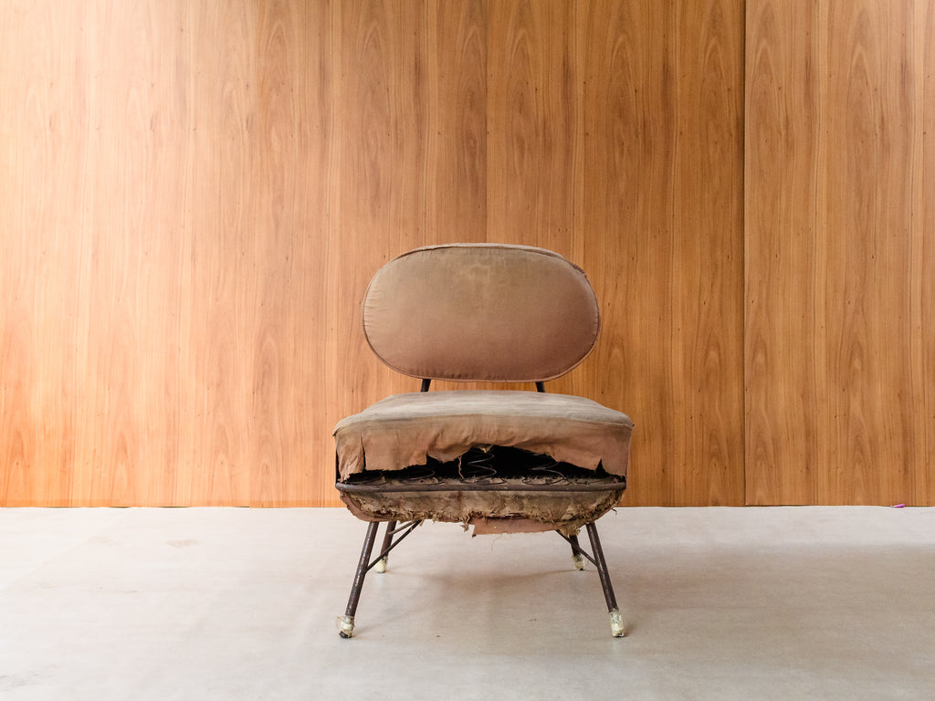 Poltrona em Ferro Esmaltado com Encosto Oval