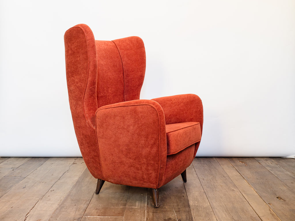 Poltrona Bergère com Pés Palito em Madeira