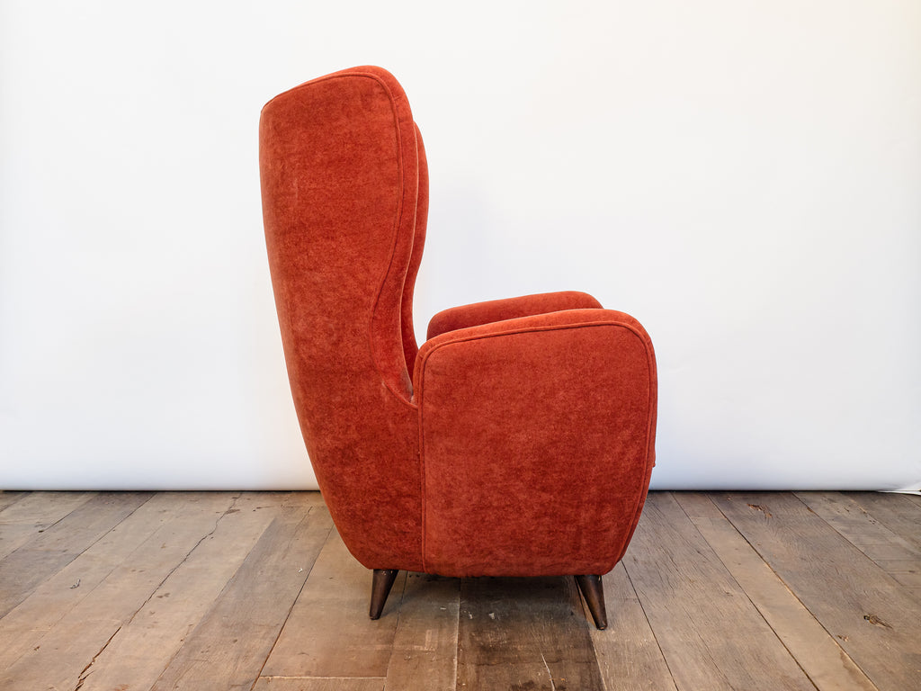 Poltrona Bergère com Pés Palito em Madeira