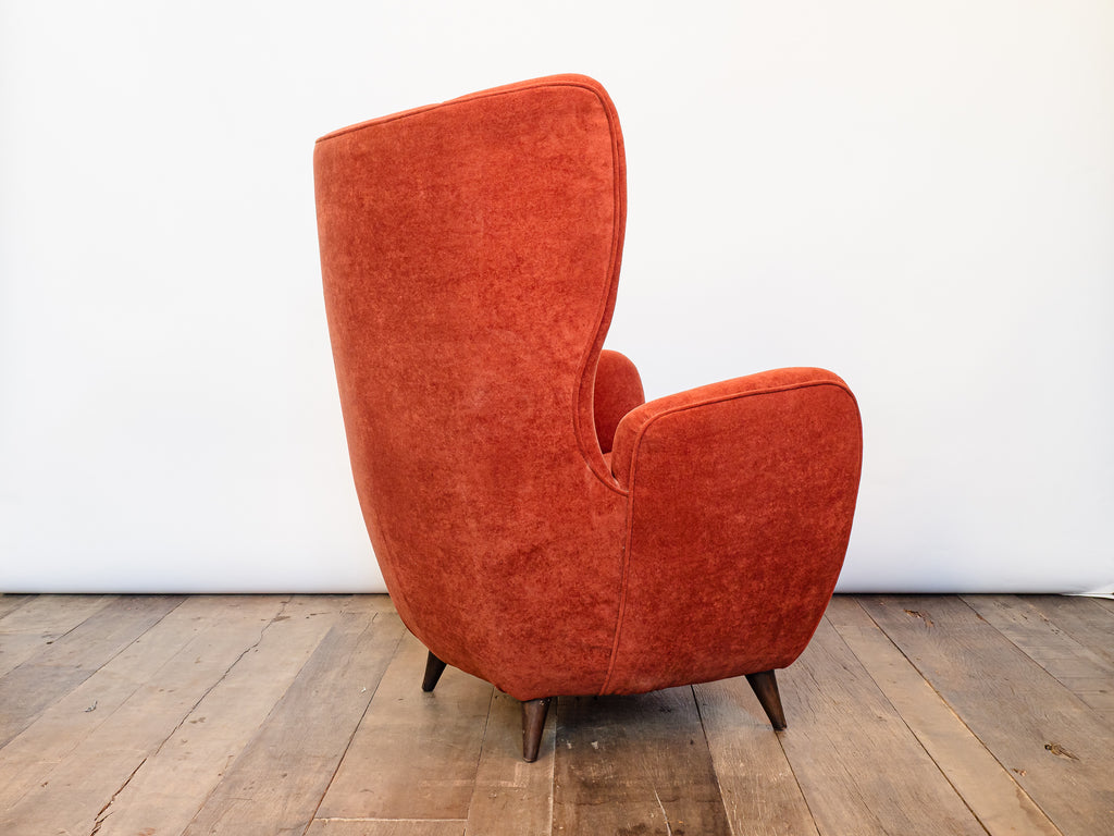 Poltrona Bergère com Pés Palito em Madeira