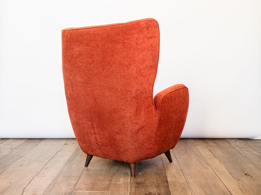 Poltrona Bergère com Pés Palito em Madeira