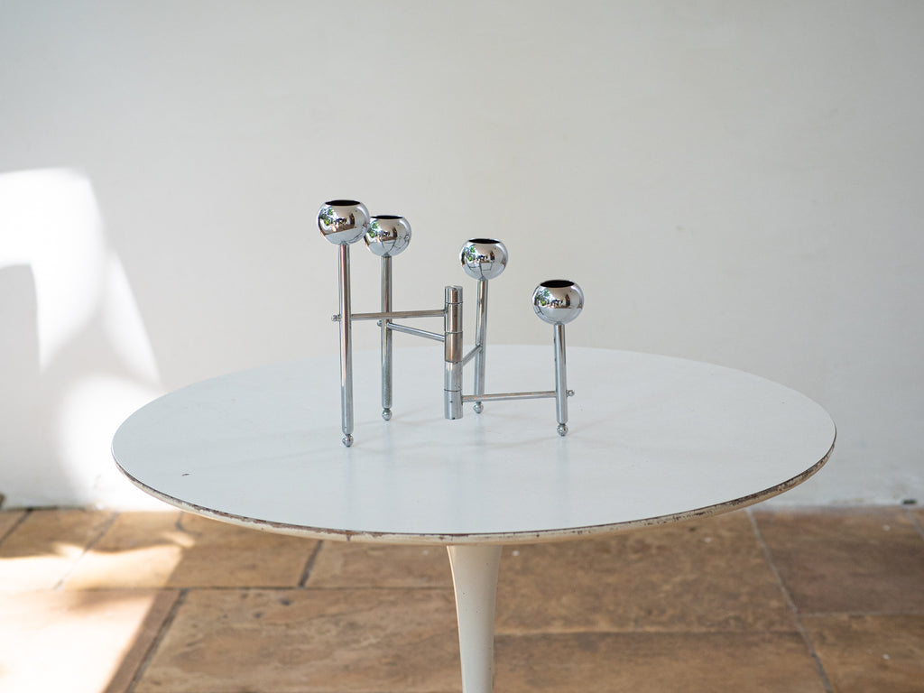 Castiçal Articulado com Esferas Cromadas