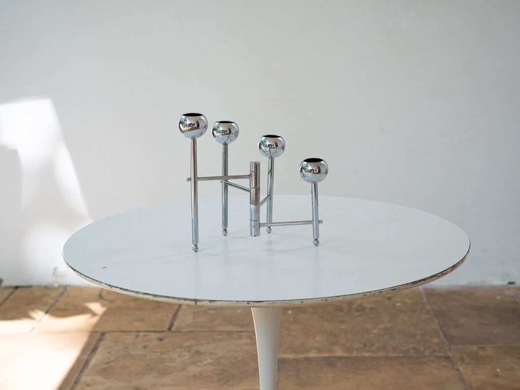 Castiçal Articulado com Esferas Cromadas