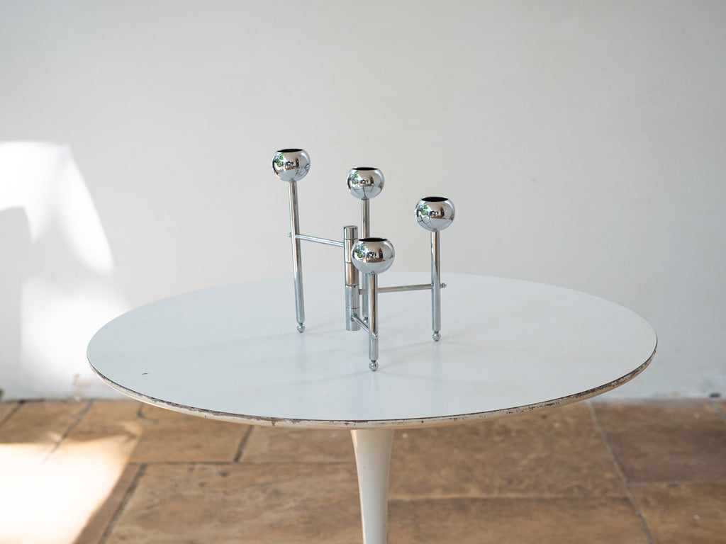 Castiçal Articulado com Esferas Cromadas