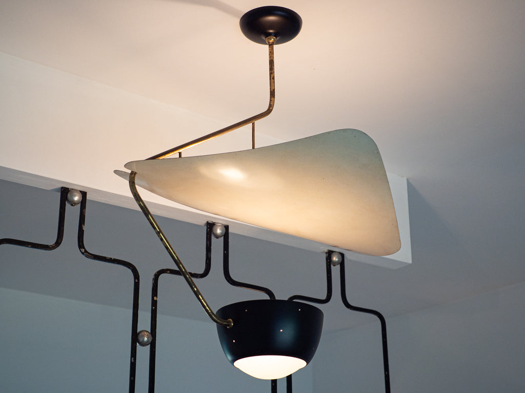 Lustre de Teto com Anteparo em Formato Orgânico