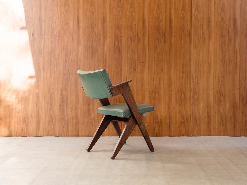 Cadeira com Braço em Madeira