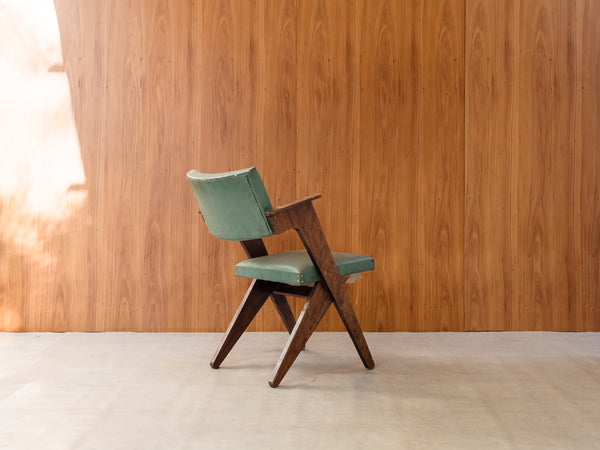 Cadeira com Braço em Madeira