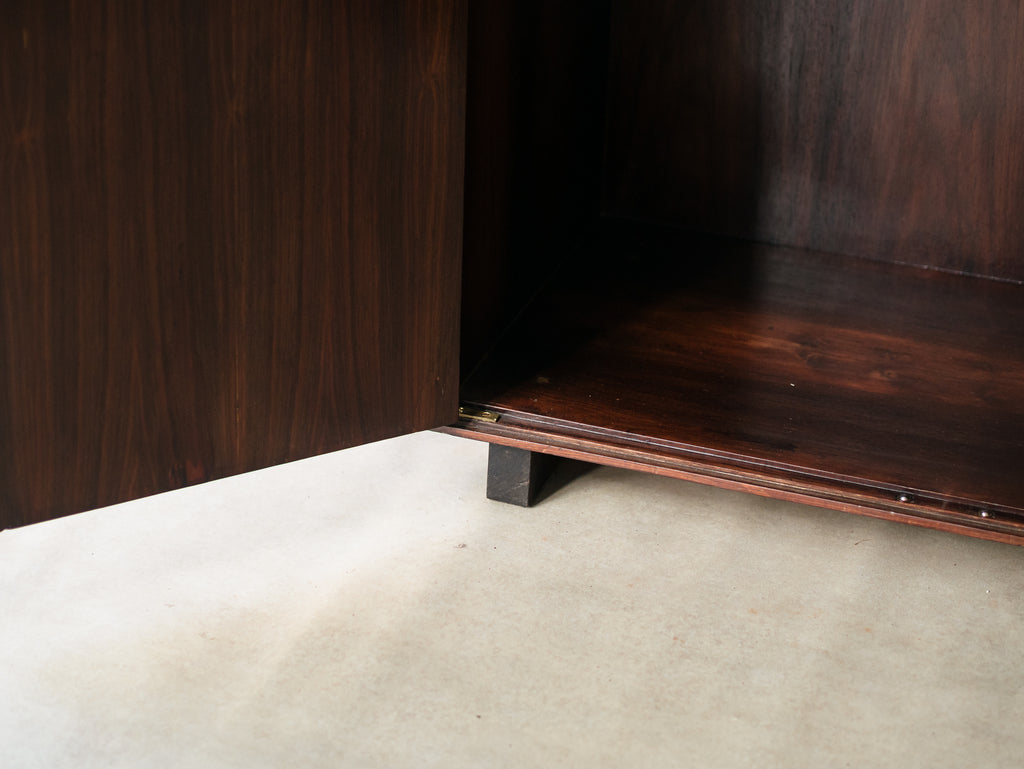 Armário com Duas Portas em Jacarandá