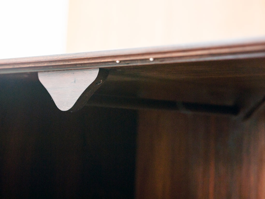 Armário com Duas Portas em Jacarandá