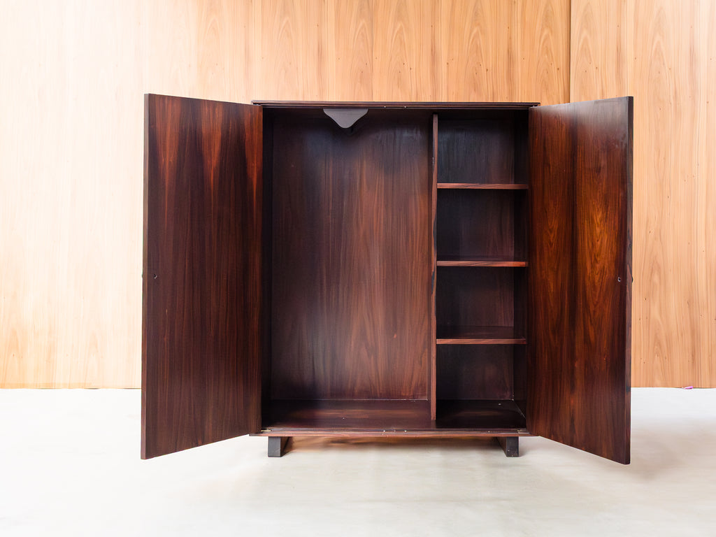 Armário com Duas Portas em Jacarandá