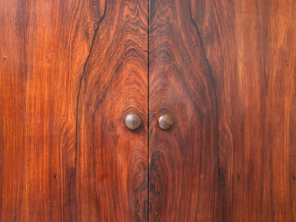 Armário com Duas Portas em Jacarandá