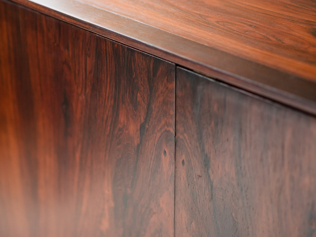 Armário com Duas Portas em Jacarandá