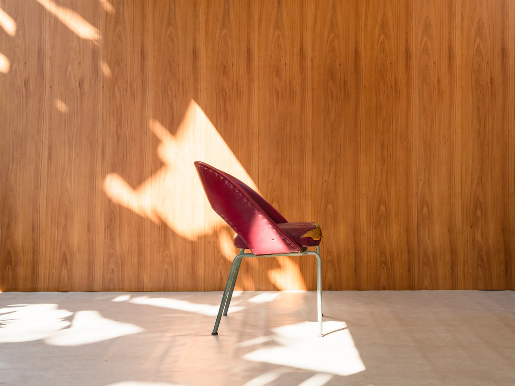 Cadeira com Encosto Arqueado