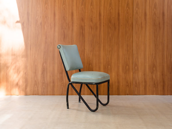 Cadeira Estofada com Base em Ferro Tubular