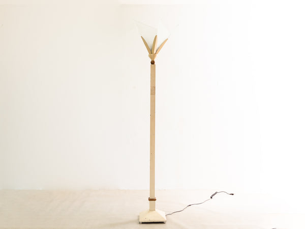 Luminária de Piso com Cúpula em Placas de Vidro