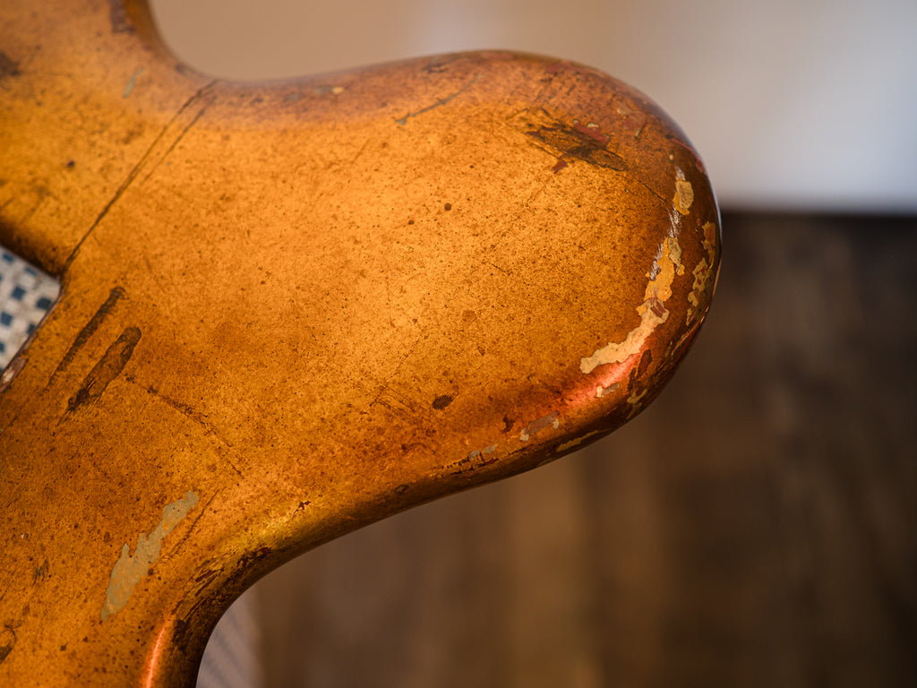 Poltrona Folheada a Ouro