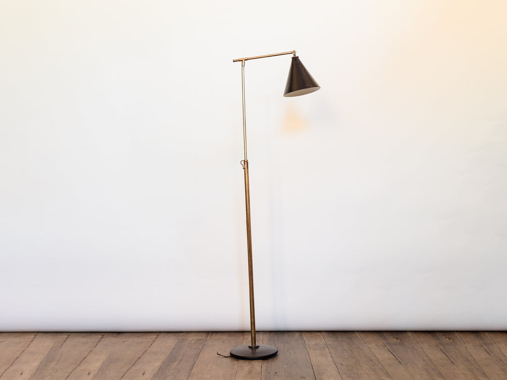 Luminária de Piso com Braço Regulável