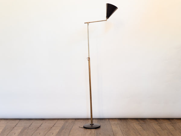 Luminária de Piso com Braço Regulável