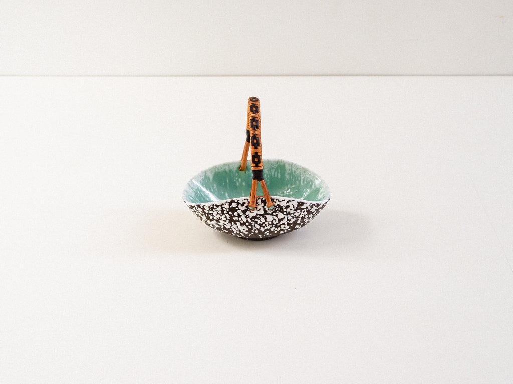 Cesta em Cerâmica com Alça em Rattan