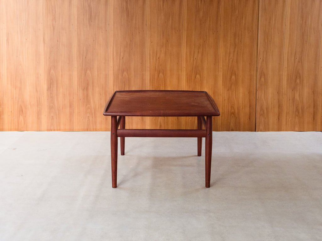 Grete Jalk & Glostrup Møbelfabrik | Mesa Lateral