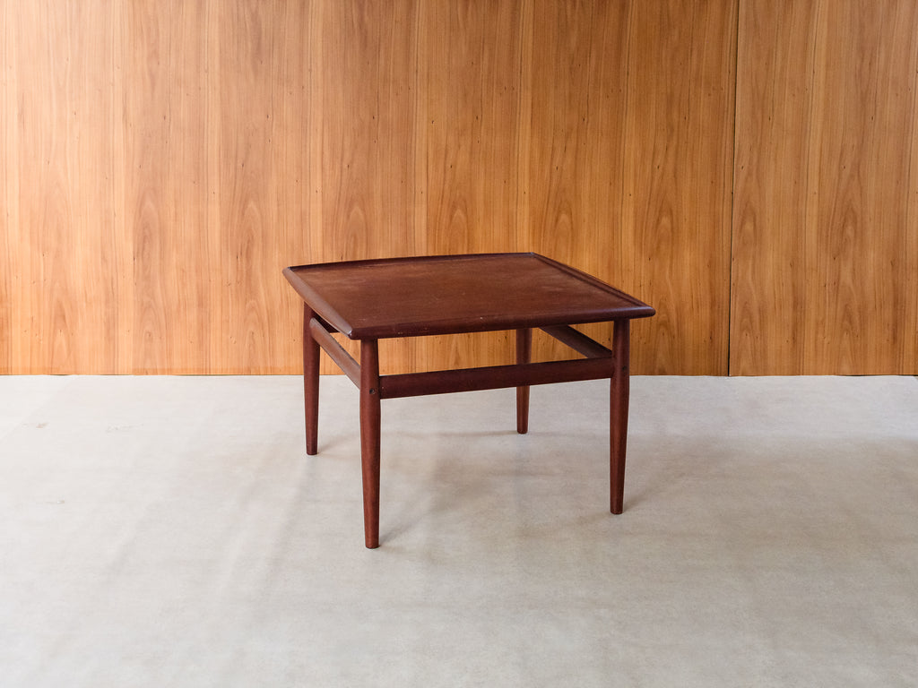 Grete Jalk & Glostrup Møbelfabrik | Mesa Lateral