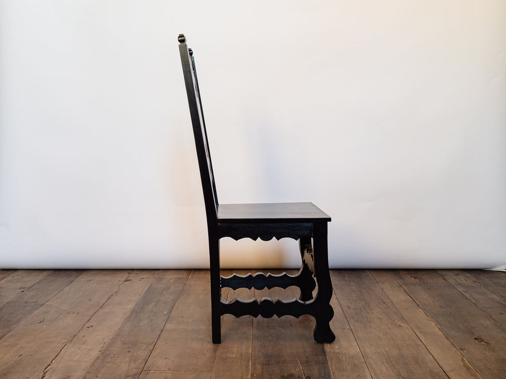 Cadeira em Imbuia com Espaldar Ornamentado