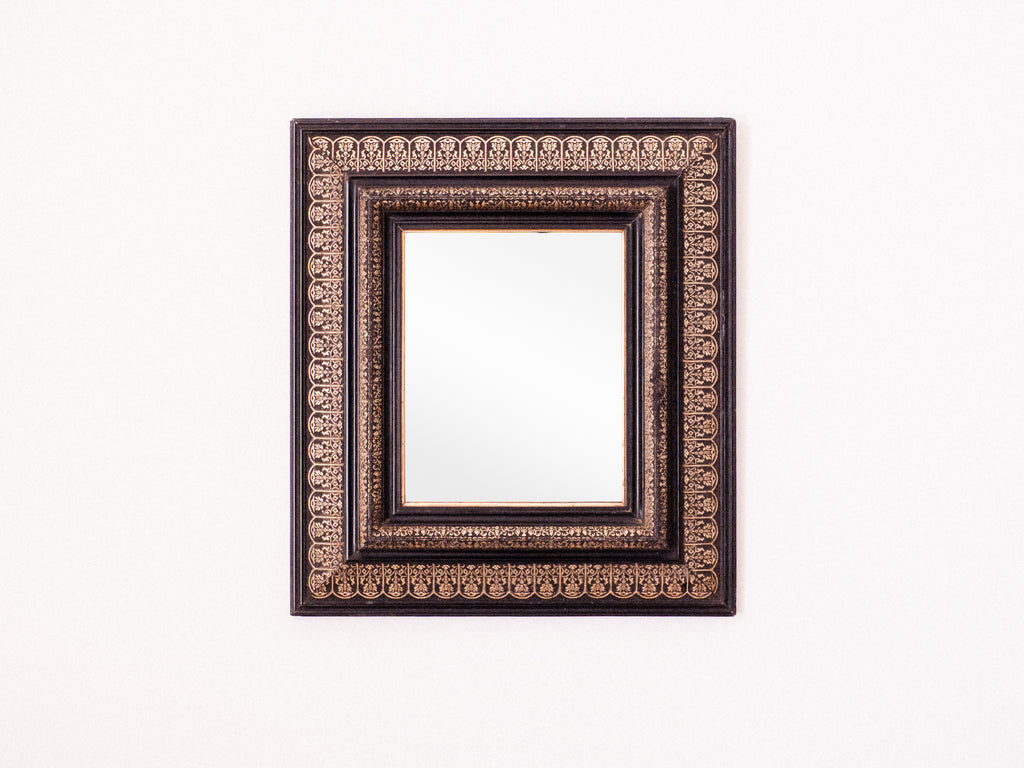 Espelho com Moldura Ornamentada