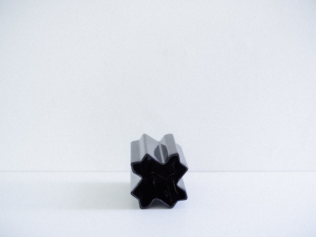 Carlo Hauner (Atrib.) | Vaso Preto em Cerâmica Esmaltada