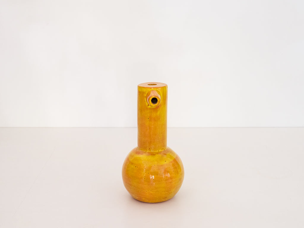 Vaso Escultórico em Cerâmica Amarela