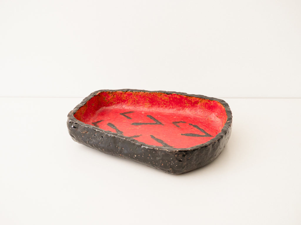 Centro de Mesa em Cerâmica Vermelha e Preta