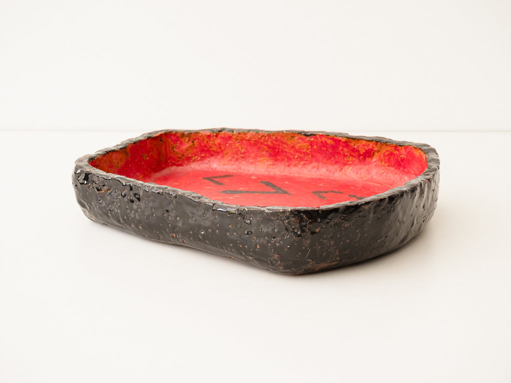 Centro de Mesa em Cerâmica Vermelha e Preta