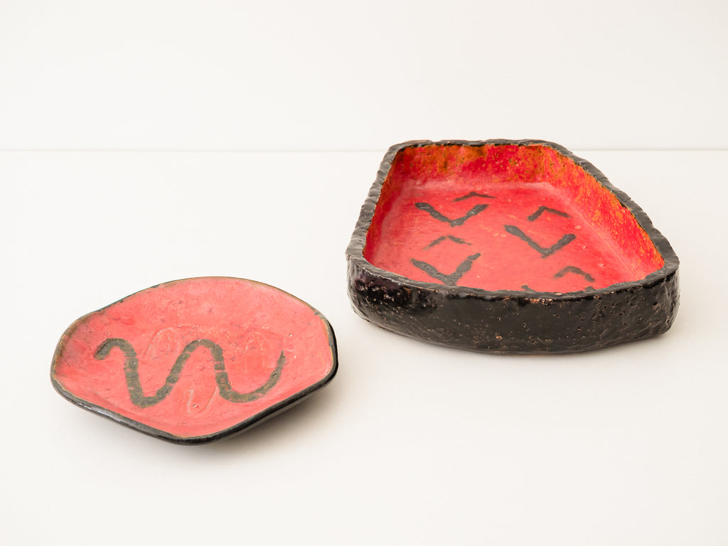 Petisqueira em Cerâmica Vermelha e Preta