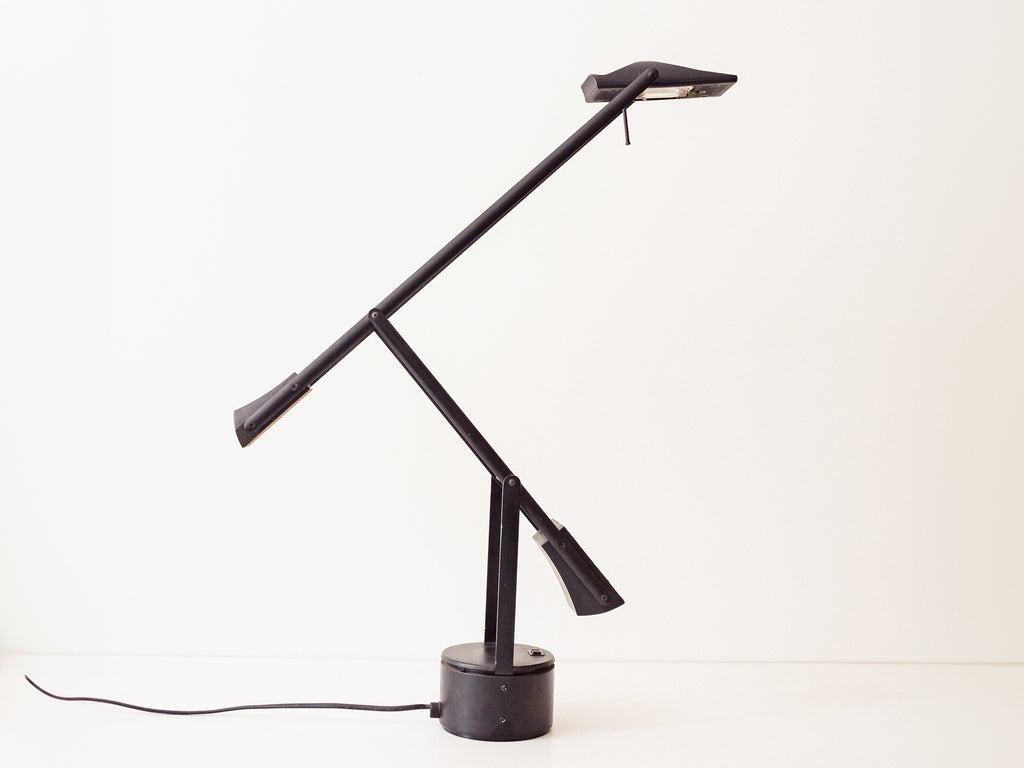 Luminária de Mesa Articulável Preta