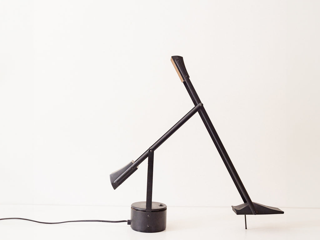 Luminária de Mesa Articulável Preta