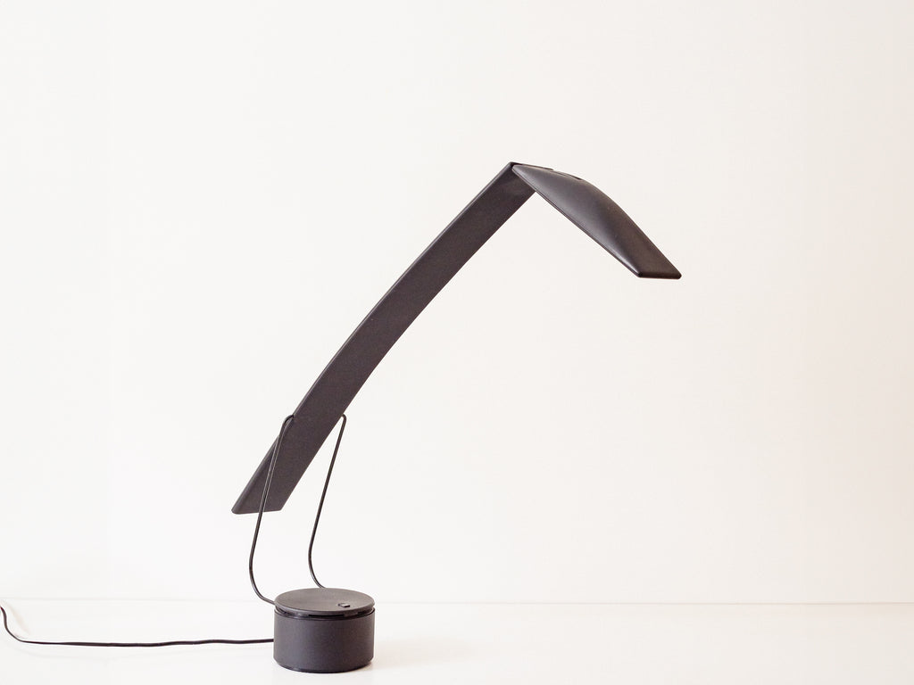 Mario Barbaglia + Marco Colombo | Luminária de mesa “Dove Lamp”