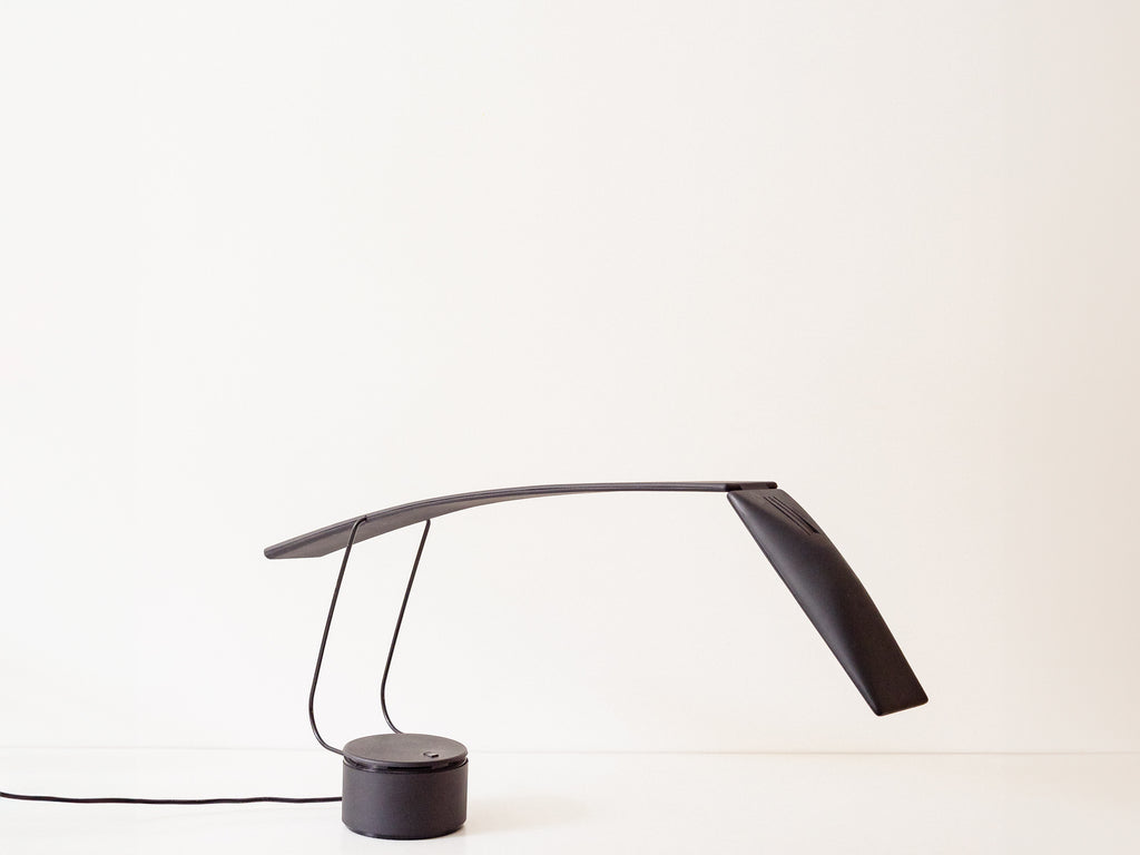 Mario Barbaglia + Marco Colombo | Luminária de mesa “Dove Lamp”