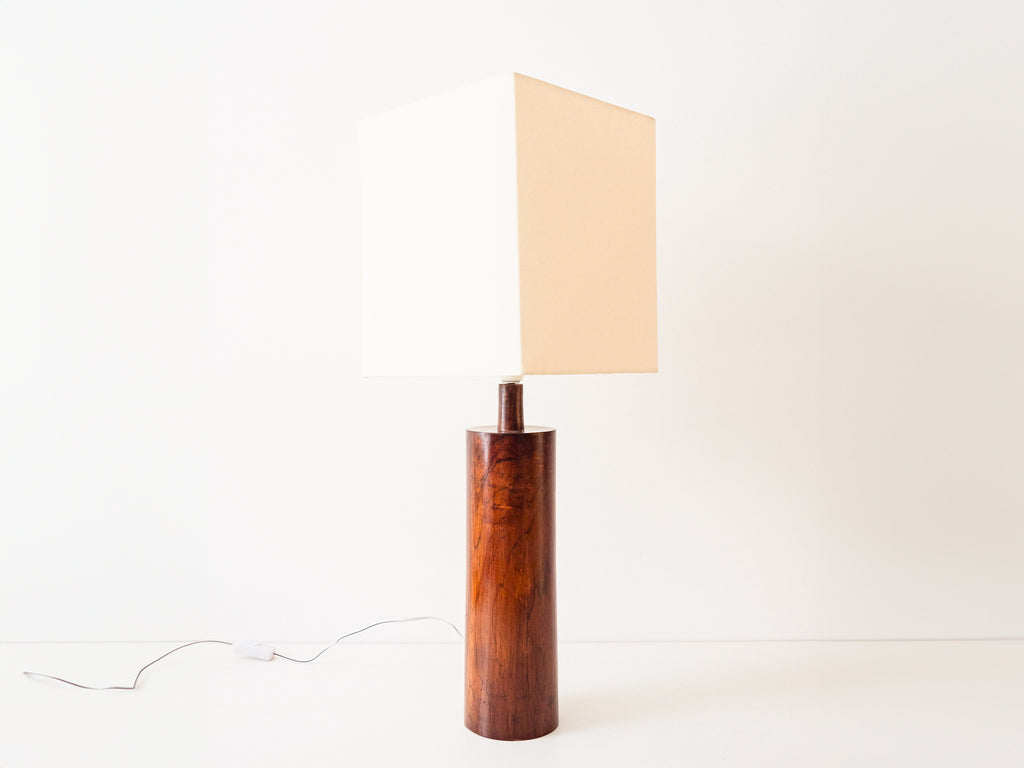 Abajur Cilíndrico em Jacarandá Maciço