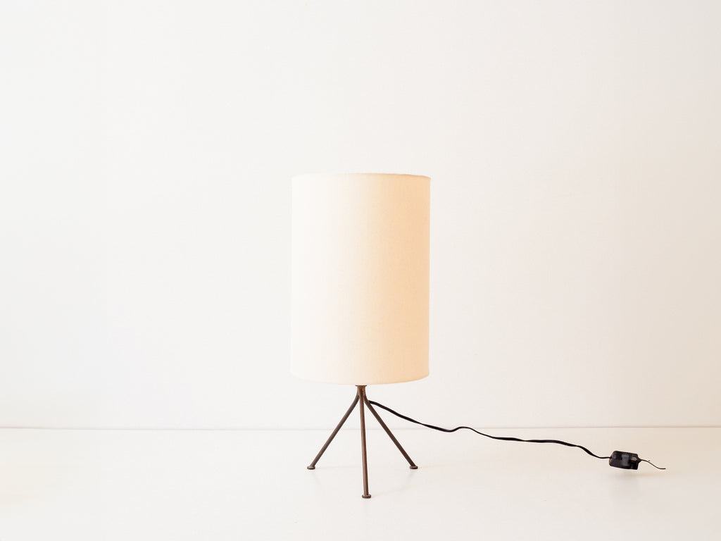 Abajur em Latão Com Base Trípode