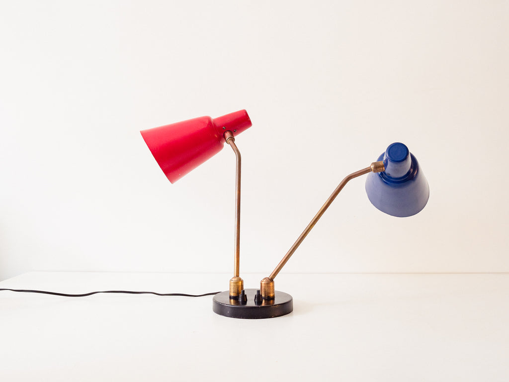 Luminária de Mesa Azul e Vermelha com Duas Cúpulas Articuláveis