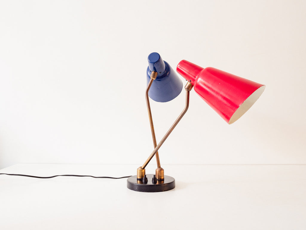 Luminária de Mesa Azul e Vermelha com Duas Cúpulas Articuláveis