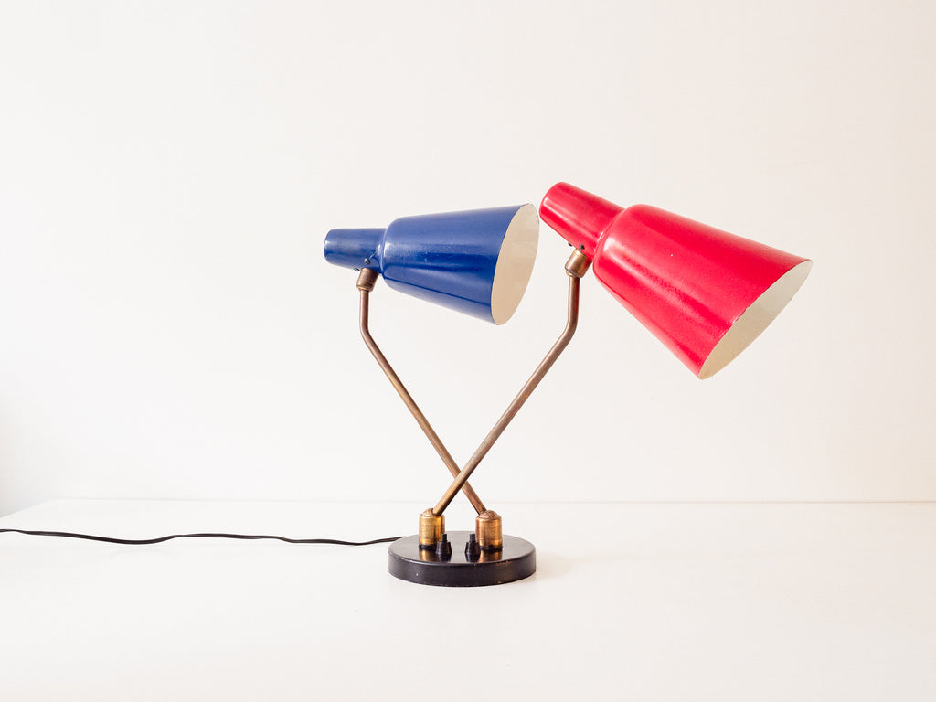 Luminária de Mesa Azul e Vermelha com Duas Cúpulas Articuláveis