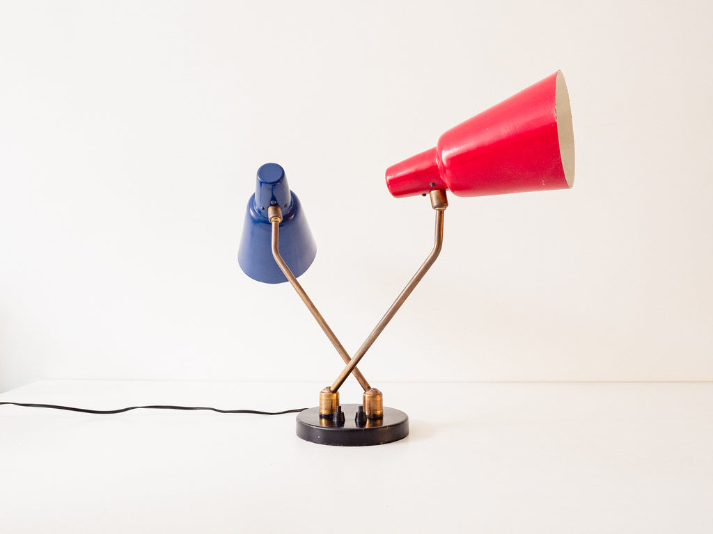 Luminária de Mesa Azul e Vermelha com Duas Cúpulas Articuláveis